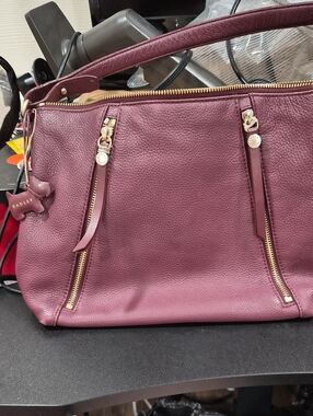 RADLEY LONDON Pebbled Leather Shoulder Bag in Wine